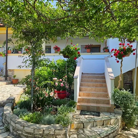 Apartmán In With Terrace, Air Conditioning, Wi-fi Nin