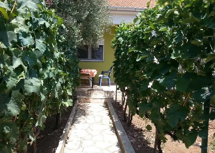דירה In With Terrace, Air Conditioning, Wi-fi נין
