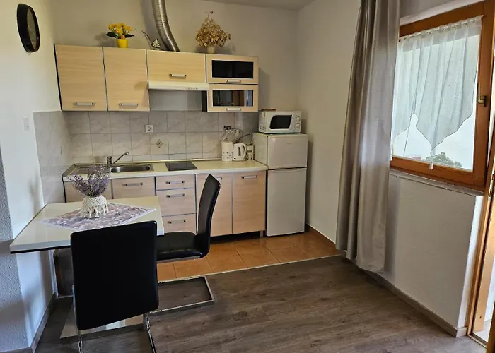 In With Terrace, Air Conditioning, Wi-fi * נין